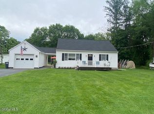 4 Geers Hollow Ln, Hoosick Falls, NY 12090