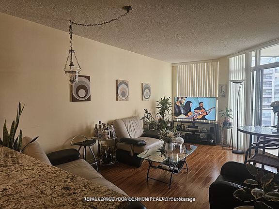 5th image of 9017 Leslie St #1102