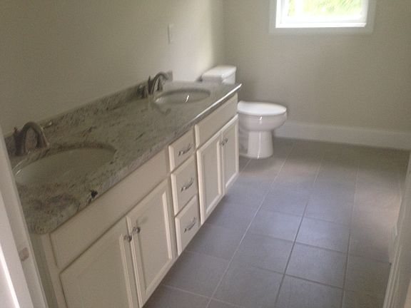 3rd image of 10 Livingston Ln