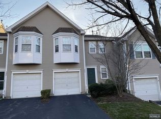 557 Adirondack Ct, Mahwah, NJ 07430