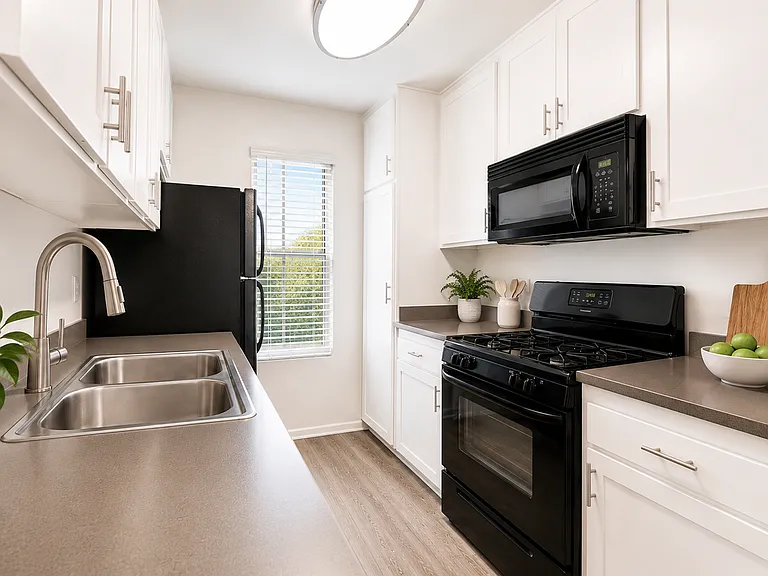 Terraces at Tarzana | 5931 Reseda Blvd — Photo 37