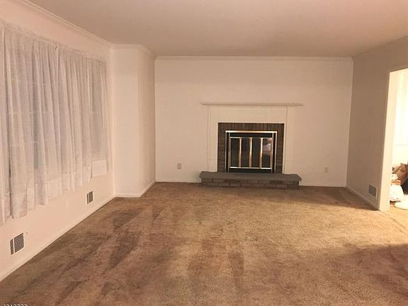 4th image of 275 Floral Dr