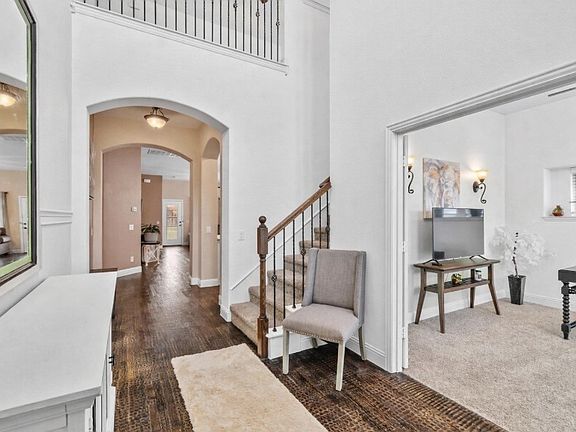 4th image of 2116 Victoria Ln