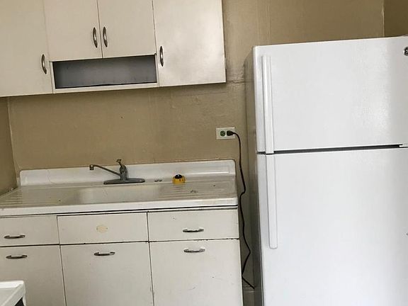 4th image of 962 Fairbanks Ave #2