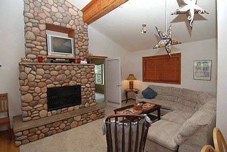 Comfortable Living room w/fireplace