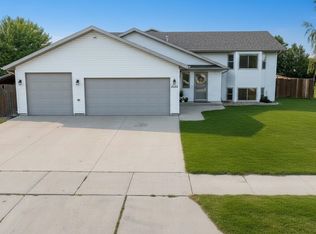 3204 15th St SE, Minot, ND 58701