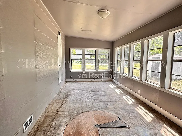 1617 N Christine Dr — Photo 22