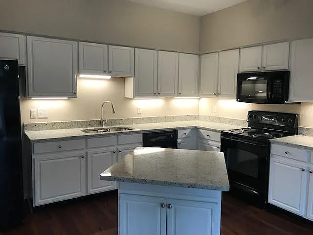 1018 Old Metairie Pl — Photo 8