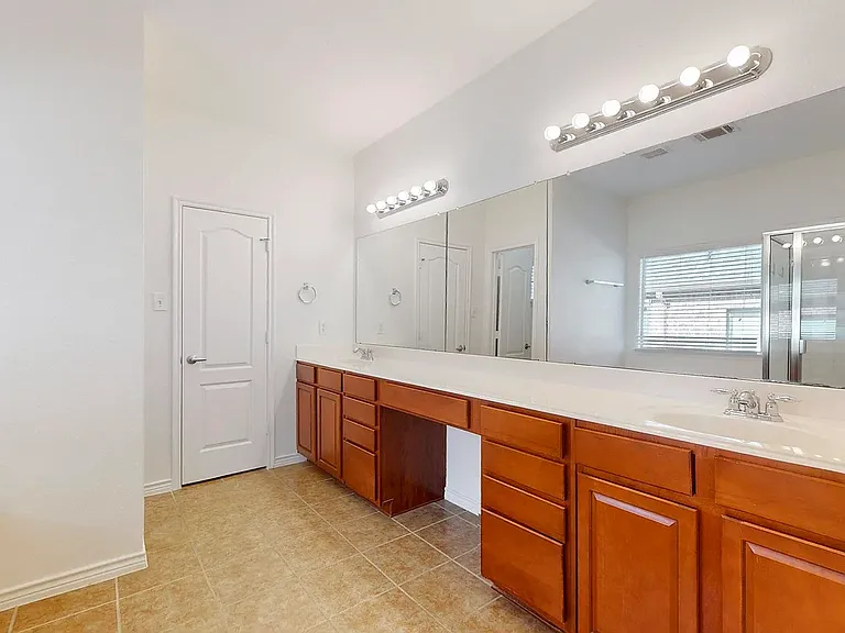 6818 Cortona Ln — Photo 21