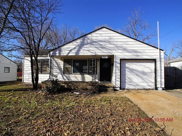 1825 S Roanoke Dr, Wichita, KS 67218