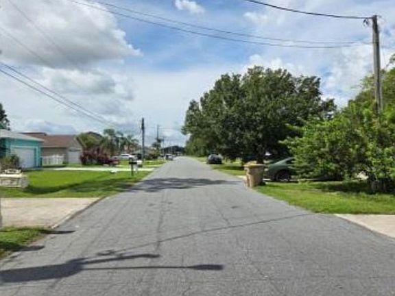 Exterior Neighborhood (street photo)