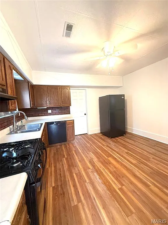 2 bed, 1.0 bath, 854 sqft, $1,100 — Photo 4