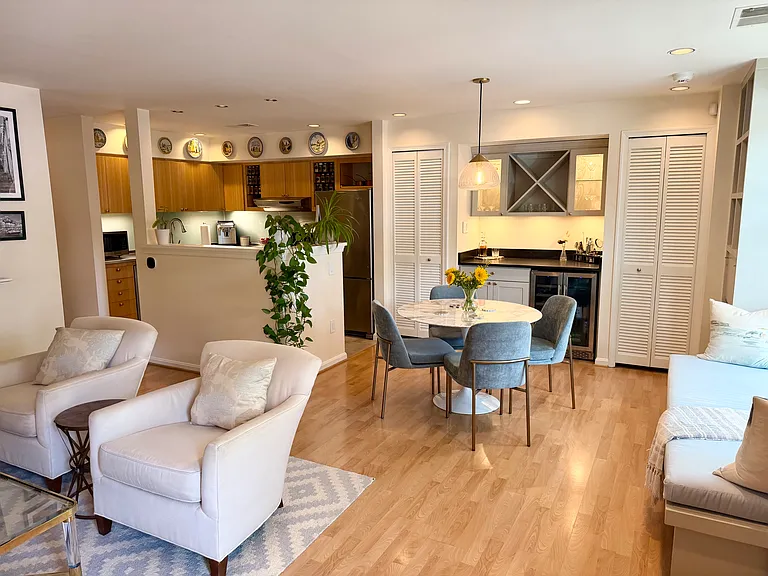 1415 Oronoco St — Photo 4