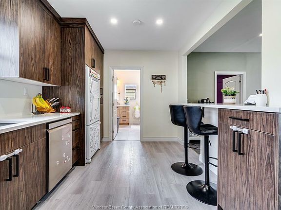 3rd image of 17 Robinson St
