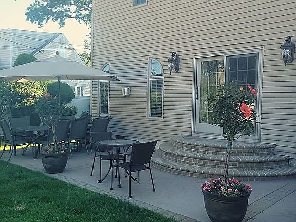 3rd image of 877 Southern Dr