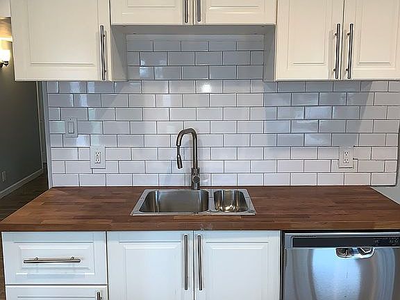 3rd image of 1115 E Whitton Ave