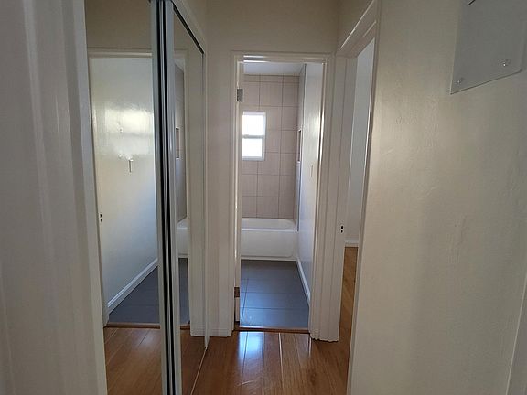 4th image of 907 Monterey Blvd