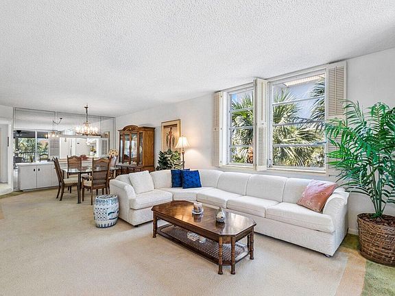 5th image of 930 Dogwood Drive #355