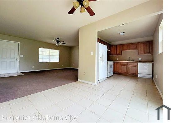 1st image of 3028 SE 19th St