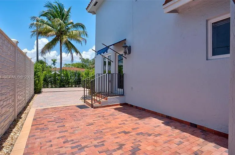 500 SW 51st Ct #1 — Photo 9