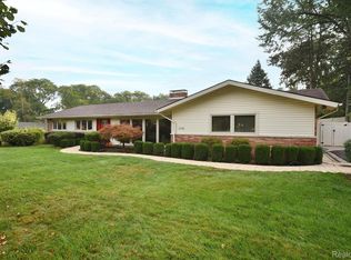 3340 Upton Dr, Troy, MI 48084