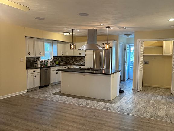3rd image of 505 SW 7th St