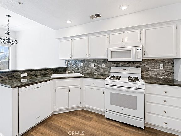 3rd image of 70 Breakers Ln