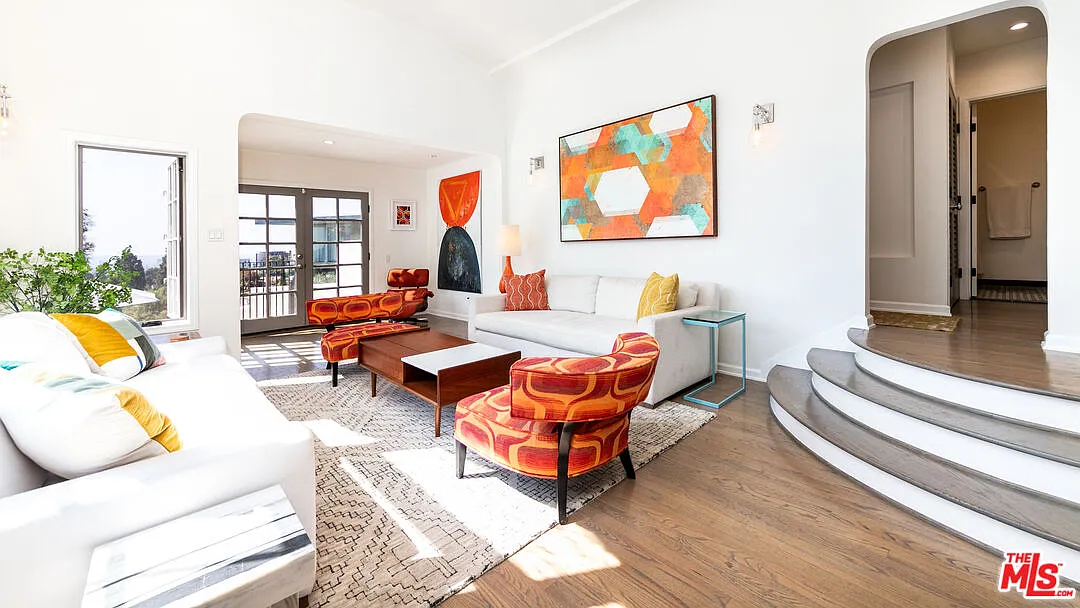 3 bed, 3.0 bath, 2404 sqft, $9,894 — Photo 3