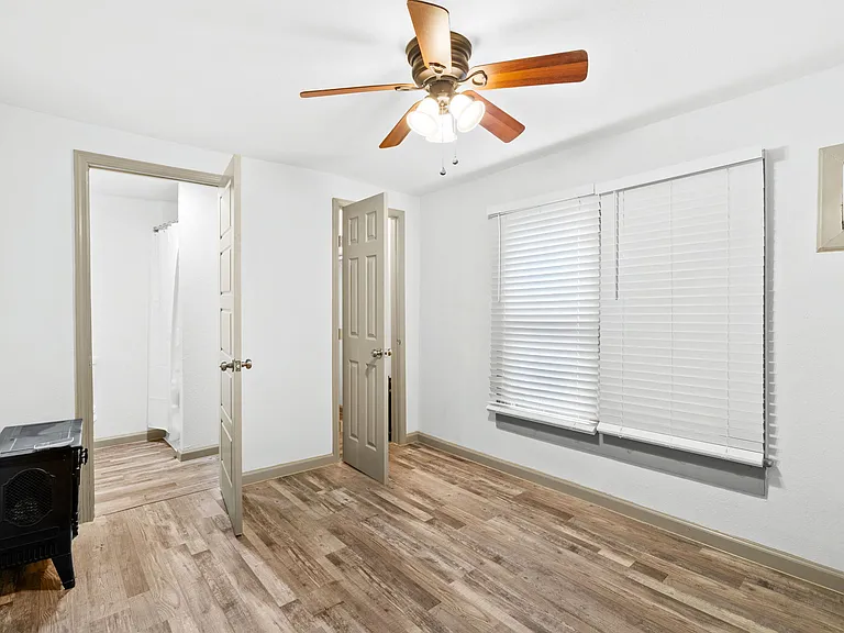 3106 N Zarzamora St — Photo 7
