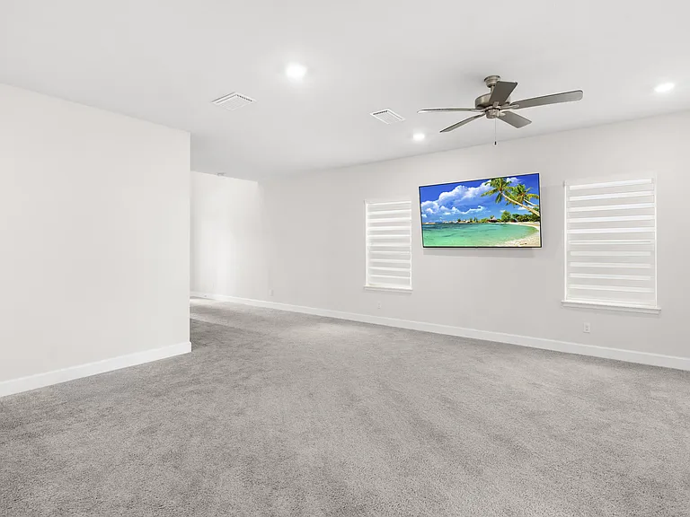 692 NE Turtleback Trl — Photo 10