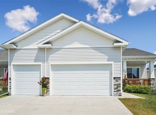 9841 Thorton Dr, Johnston, IA 50131