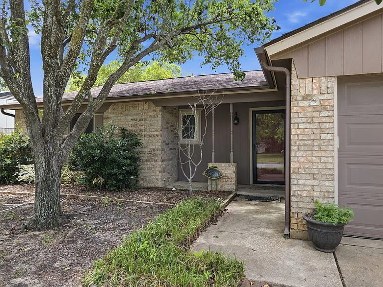 525 Parkview Dr — Photo 4