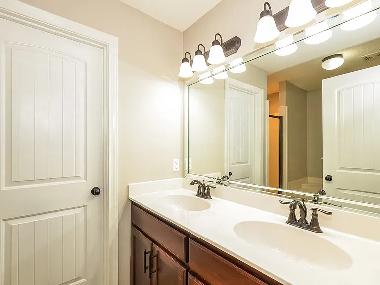 5714 Kingsman Dr — Photo 11
