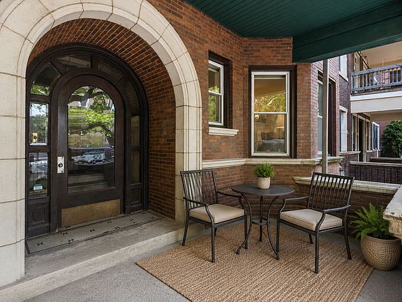 2nd image of 839 W Lakeside Pl #1W