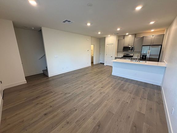 3rd image of 1596 Grazer Way