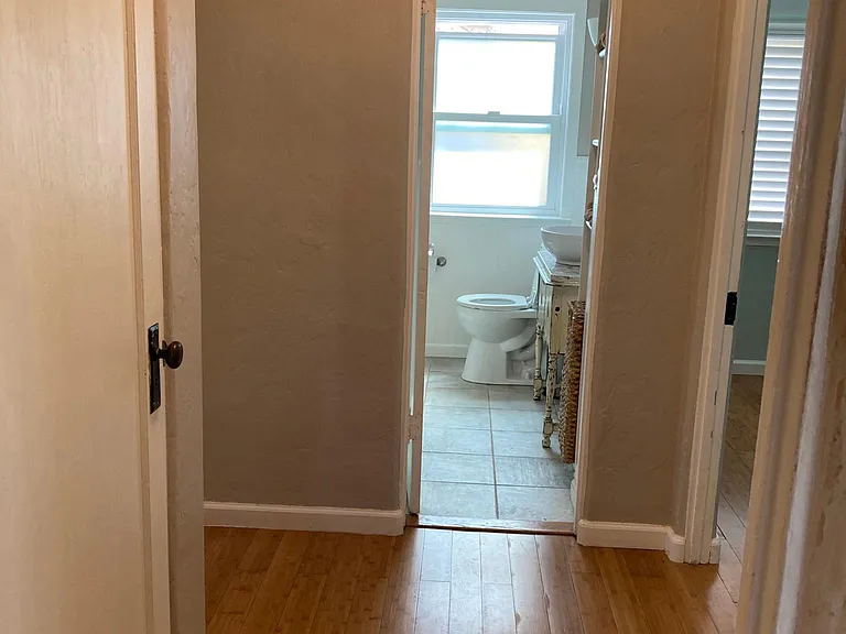 978 Harcourt Ave — Photo 14