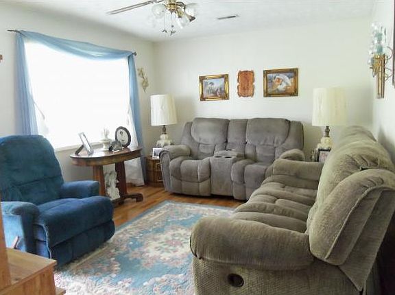 3rd image of 108 Joan Ann Dr