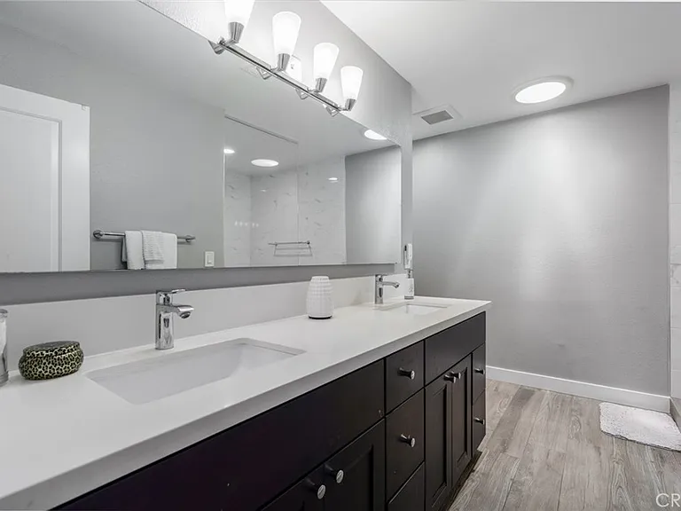 13014 Espinheira Dr — Photo 24