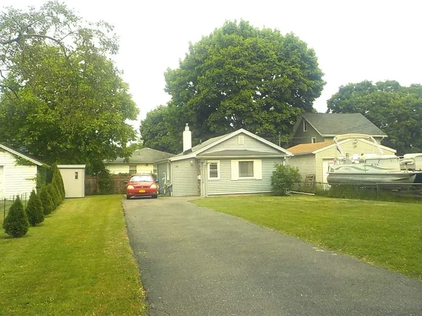 34 Bleacker Rd, Rochester, NY 14609