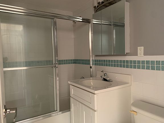 3rd image of 60 Parkway Dr E APT 6DD