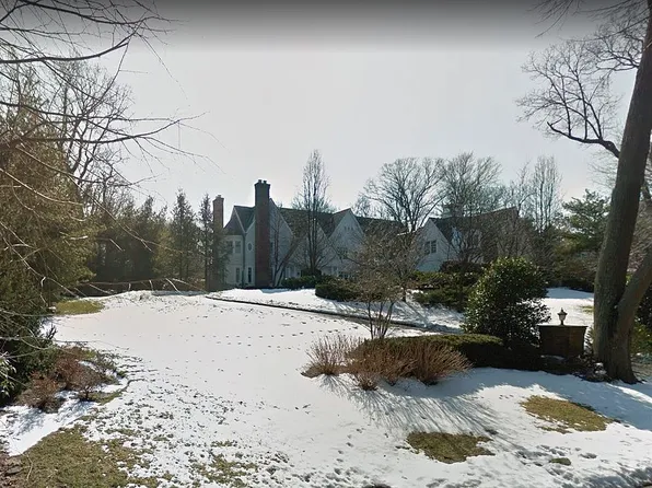 36 Sterling LN, Sands Point, NY 11050