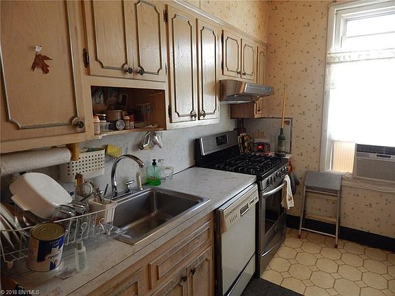 5th image of 66 Gelston Ave