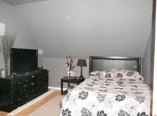 137 Ormsby St, Pewaukee, WI 53072