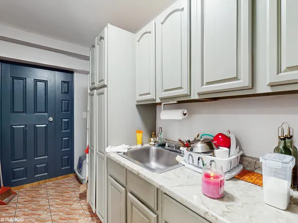 4202 Manhattan Avenue image 22 of 25