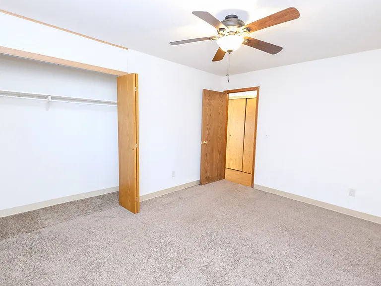 Emerson Apartments | 2537 — Photo 4