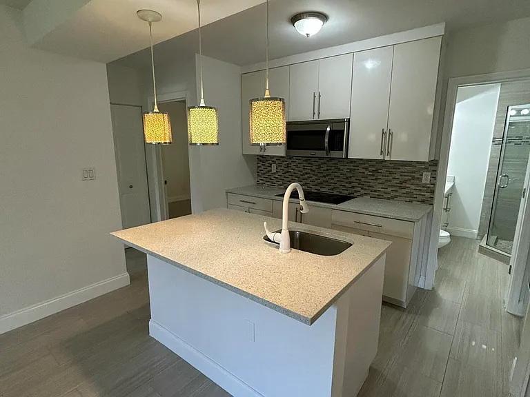 914 NE 15th Ave #2 — Photo 3