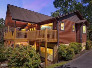 1715 Smoky Hills Dr, Gatlinburg, TN 37738