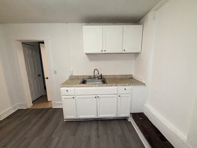 2 bed, 1.0 bath, 900 sqft, $1,200 — Photo 3