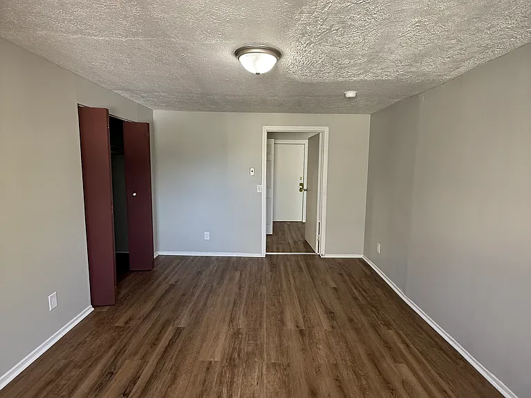 61 Warwick St #8 — Photo 8