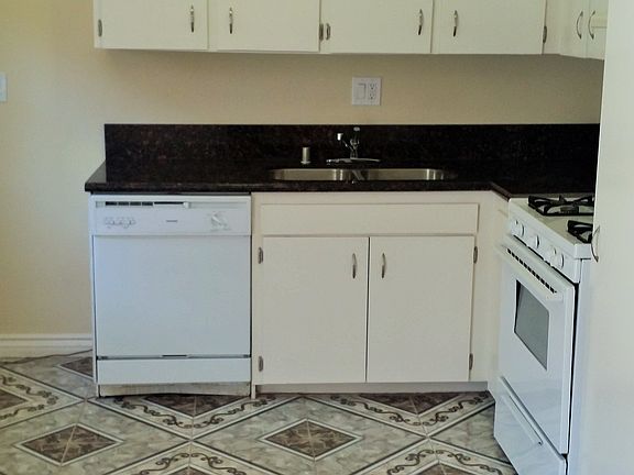 3rd image of 17111 Roscoe Blvd Unit 5